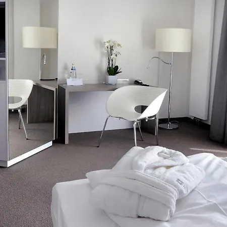 Schweizer Hof Готель 3*