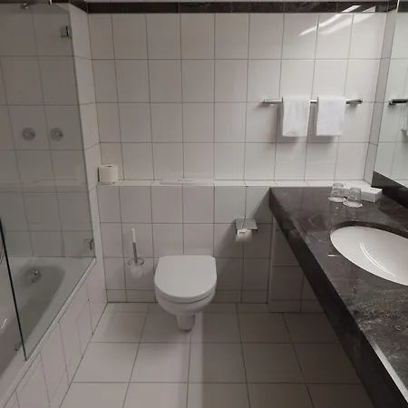 Schweizer Hof Hotell 3*